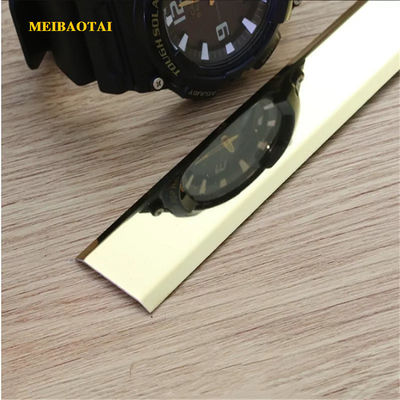 Bom preço Comprimento de aço inoxidável liso dourado da tira 10FT da telha da parede dos acessórios da guarnição da telha on-line
