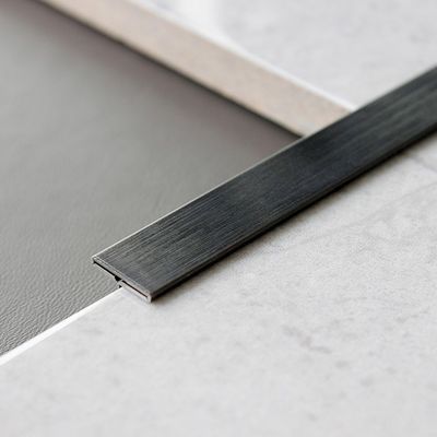 Tira de azulejo de aço inoxidável 304 com superfície espelhada de 3048 mm de comprimento para parede e piso