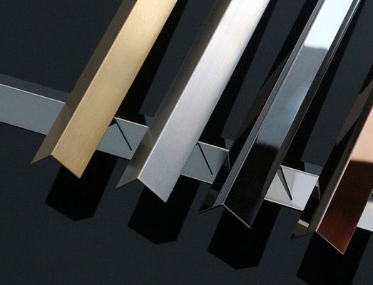 Bom preço 304 Grau V Grove de aço inoxidável L Acabamento de azulejos com revestimento de cor PVD para decoração de parede e piso on-line
