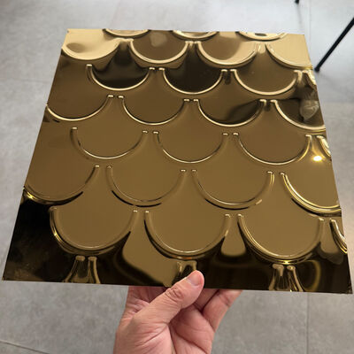 Bom preço Design de escamas de peixe em folha de aço inoxidável com espelho dourado para painéis de parede decorativos on-line