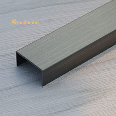 Bom preço Acabamento de Borda de Metal com Nariz de Touro em Aço Inoxidável com Superfície PVD Preto Escovado de 10mm de Largura on-line