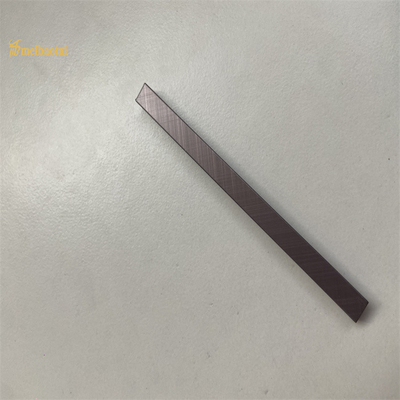 A cruz escovou a guarnição de canto da borda do metal da espessura de aço inoxidável da guarnição 0.85mm da telha